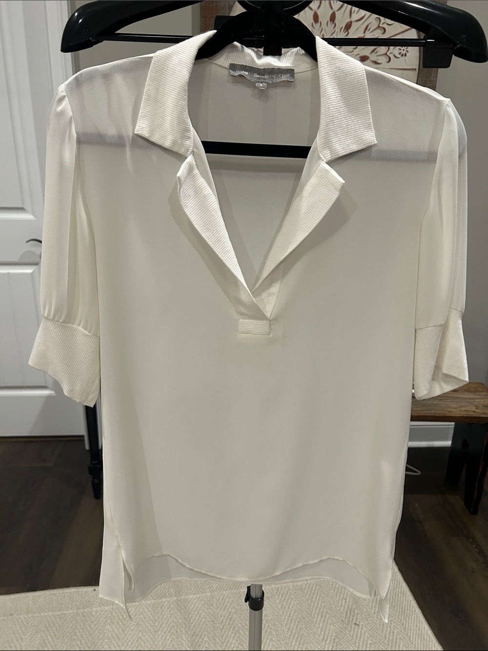 Lola & Sophie Woman’s Cream V-Neck Notched Collar Blouse Size Small